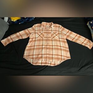 Women’s Universal Thread button down flannel with chest pockets in size xxl